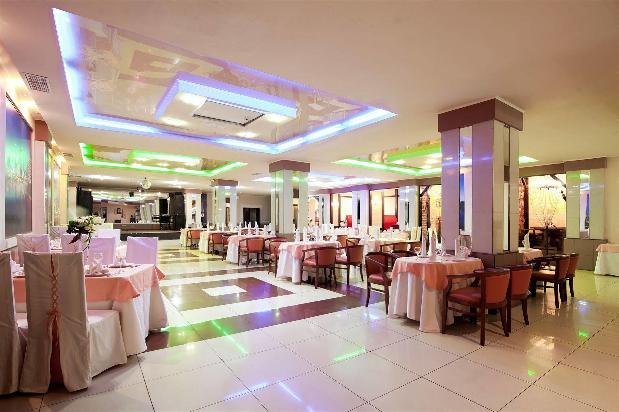 Amaks Congress Hotel Belgorod Restaurant photo